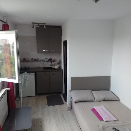 Metrou 1 Decembrie 1918 Apartman Bukarest Kültér fotó