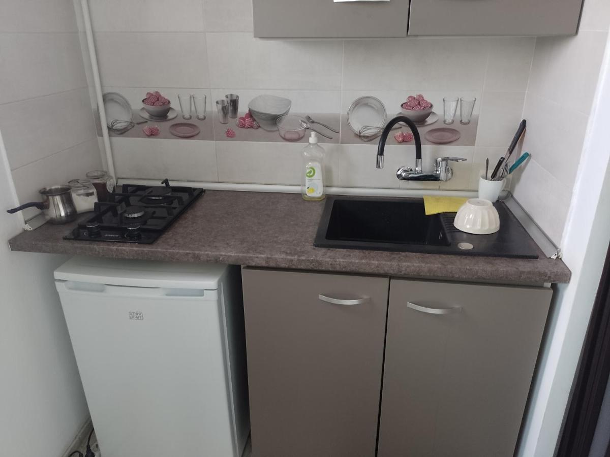 Metrou 1 Decembrie 1918 Apartman Bukarest Kültér fotó