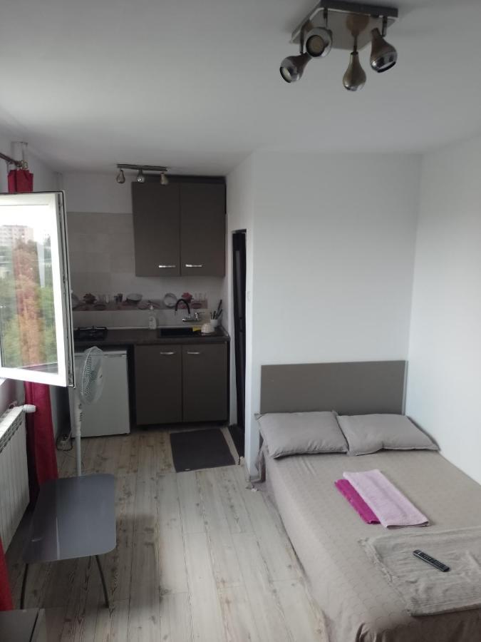 Metrou 1 Decembrie 1918 Apartman Bukarest Kültér fotó