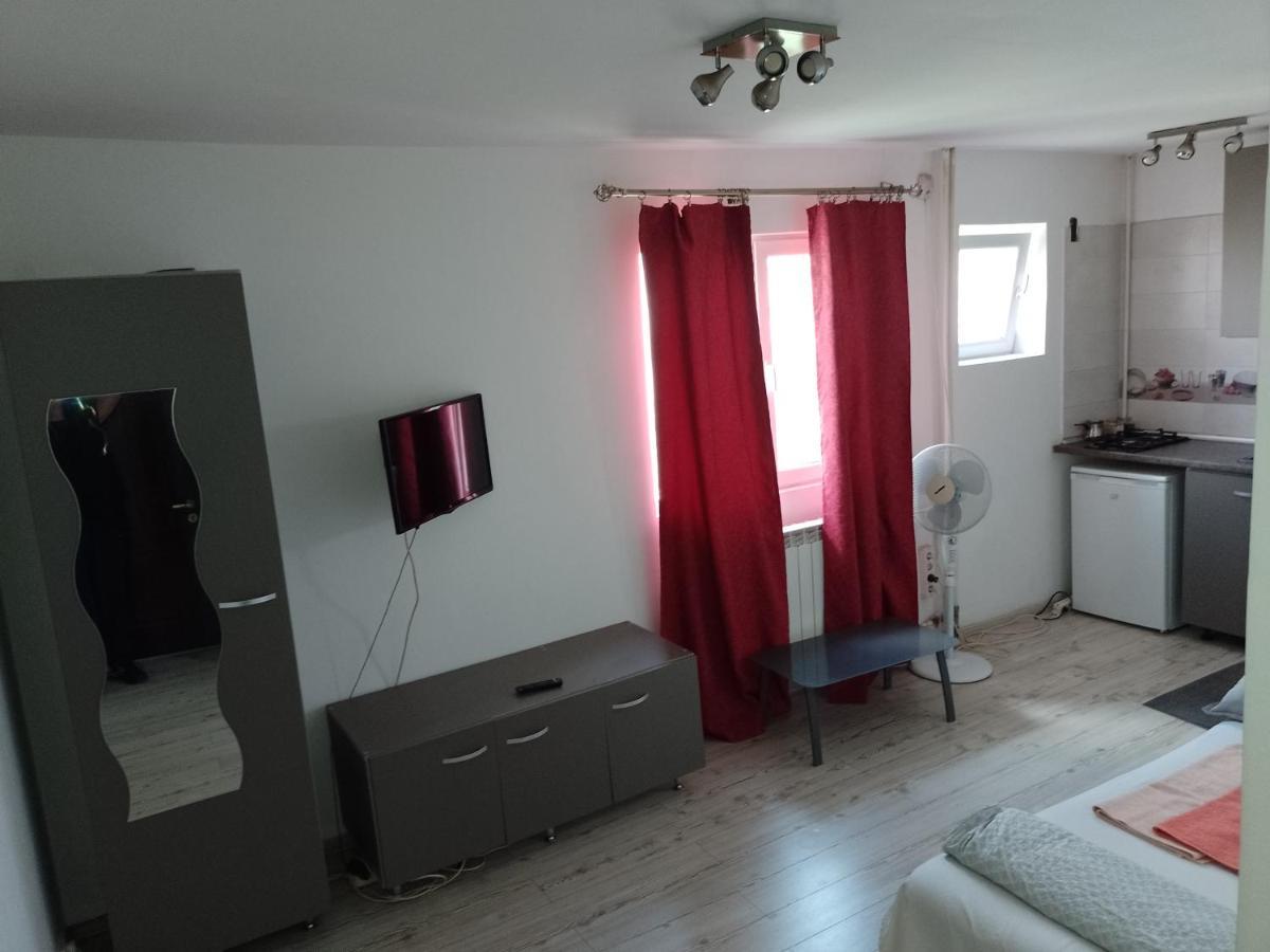 Metrou 1 Decembrie 1918 Apartman Bukarest Kültér fotó